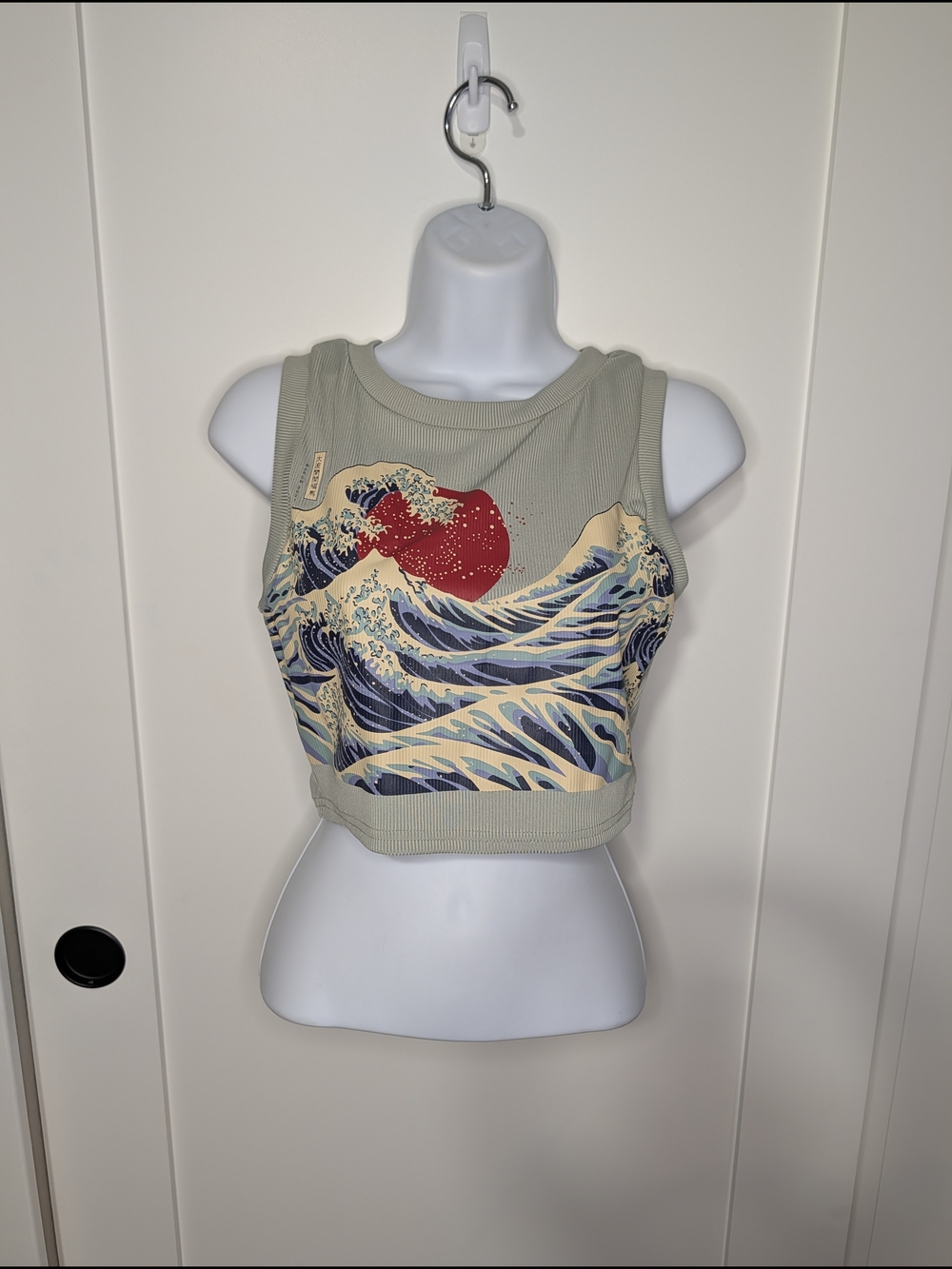 ROMWE Wave Graphic Crop Tank Top - Sage Green with Red Accent